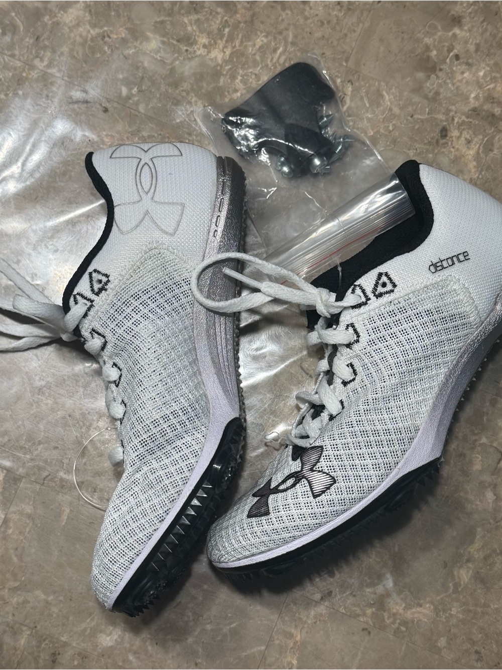 New Under Armour Kick Distance 4 track spikes 
Men’s size 5
Women’s size 6.5 - Picture 3 of 11